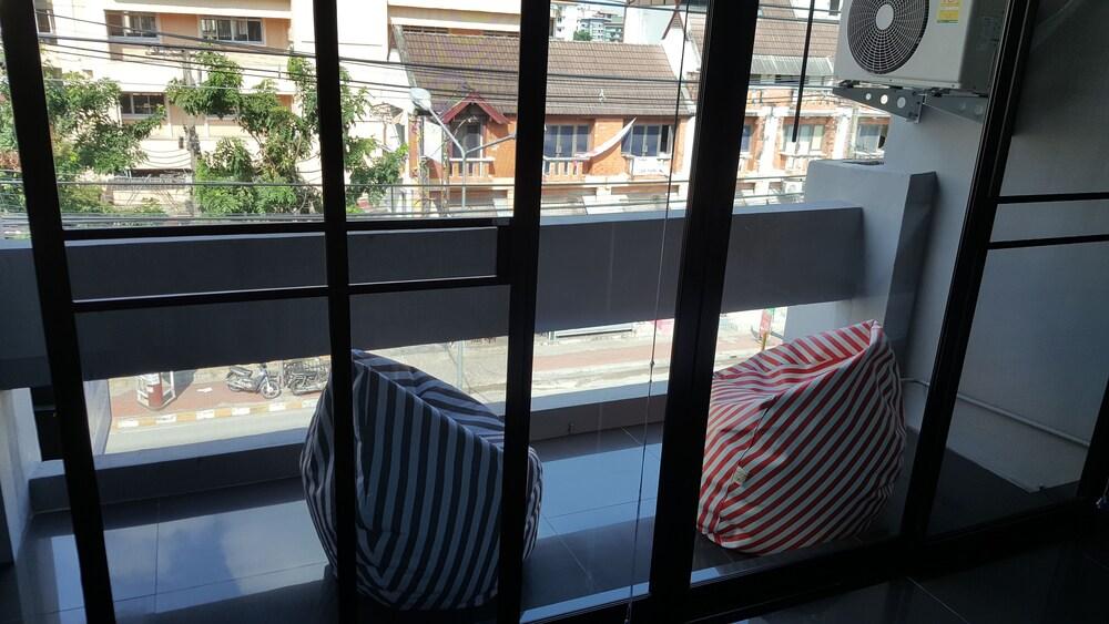 La Belle Nuit House Pansiyon Chiang Mai Dış mekan fotoğraf